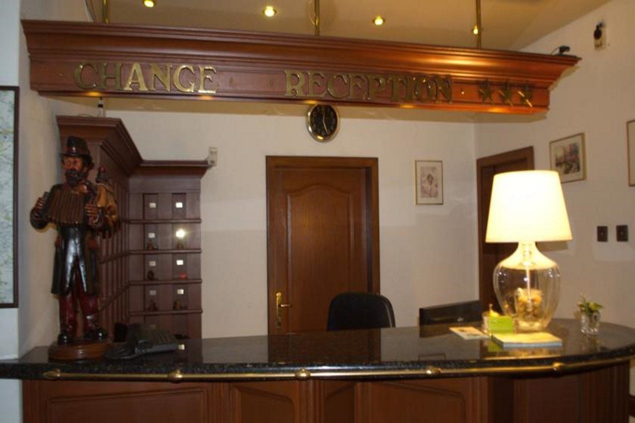 פראג Hotel Otar מראה חיצוני תמונה