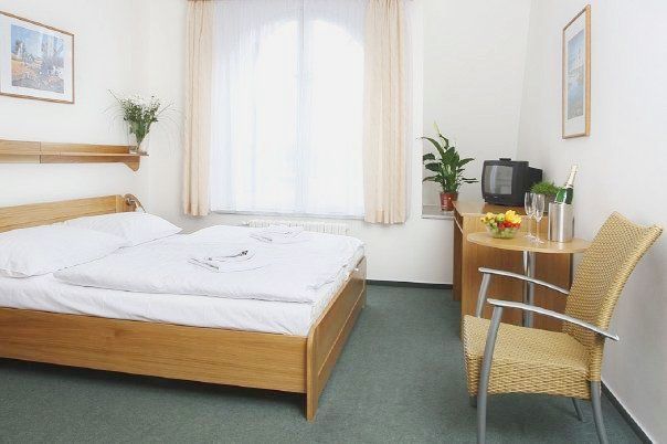 פראג Hotel Otar מראה חיצוני תמונה
