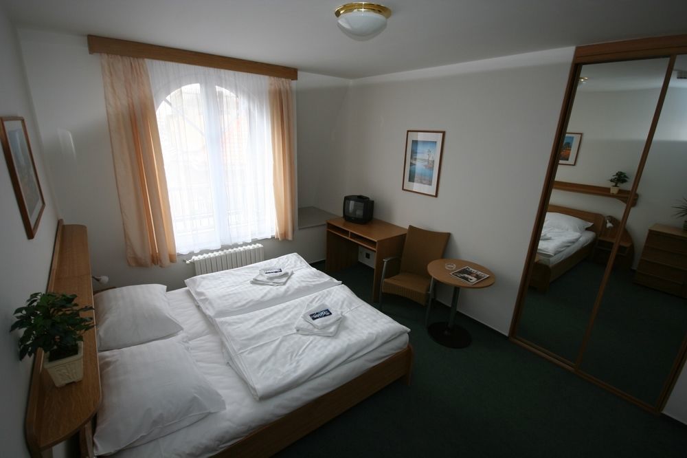 פראג Hotel Otar מראה חיצוני תמונה