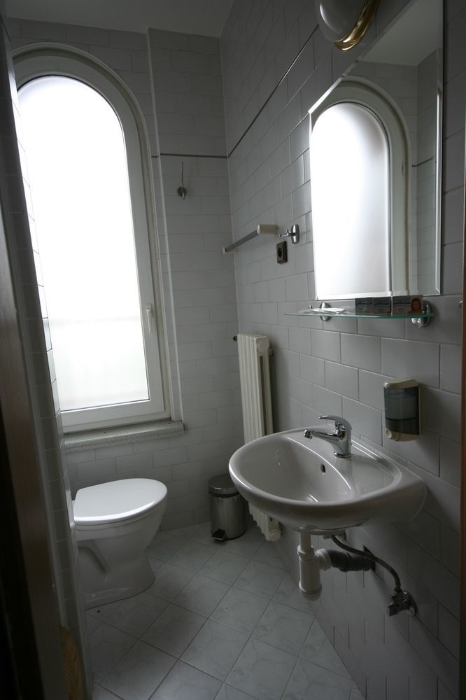 פראג Hotel Otar מראה חיצוני תמונה