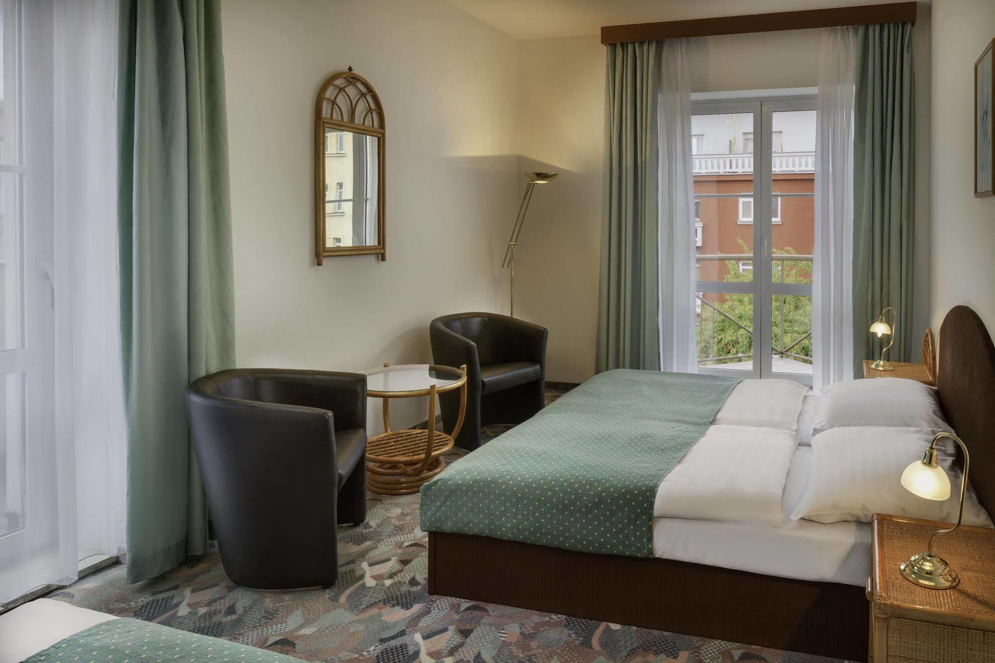פראג Hotel Otar מראה חיצוני תמונה