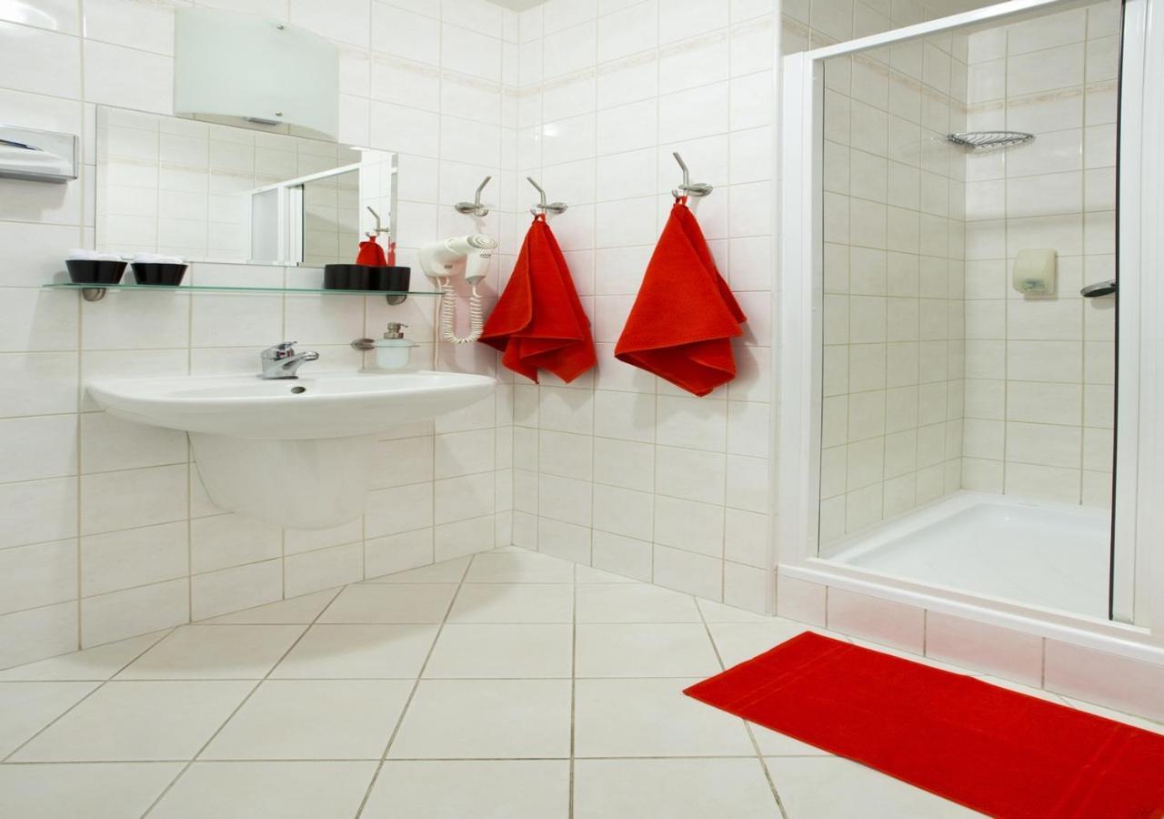 פראג Hotel Otar מראה חיצוני תמונה