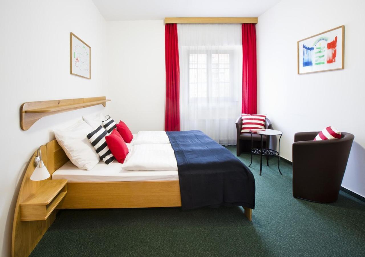 פראג Hotel Otar מראה חיצוני תמונה