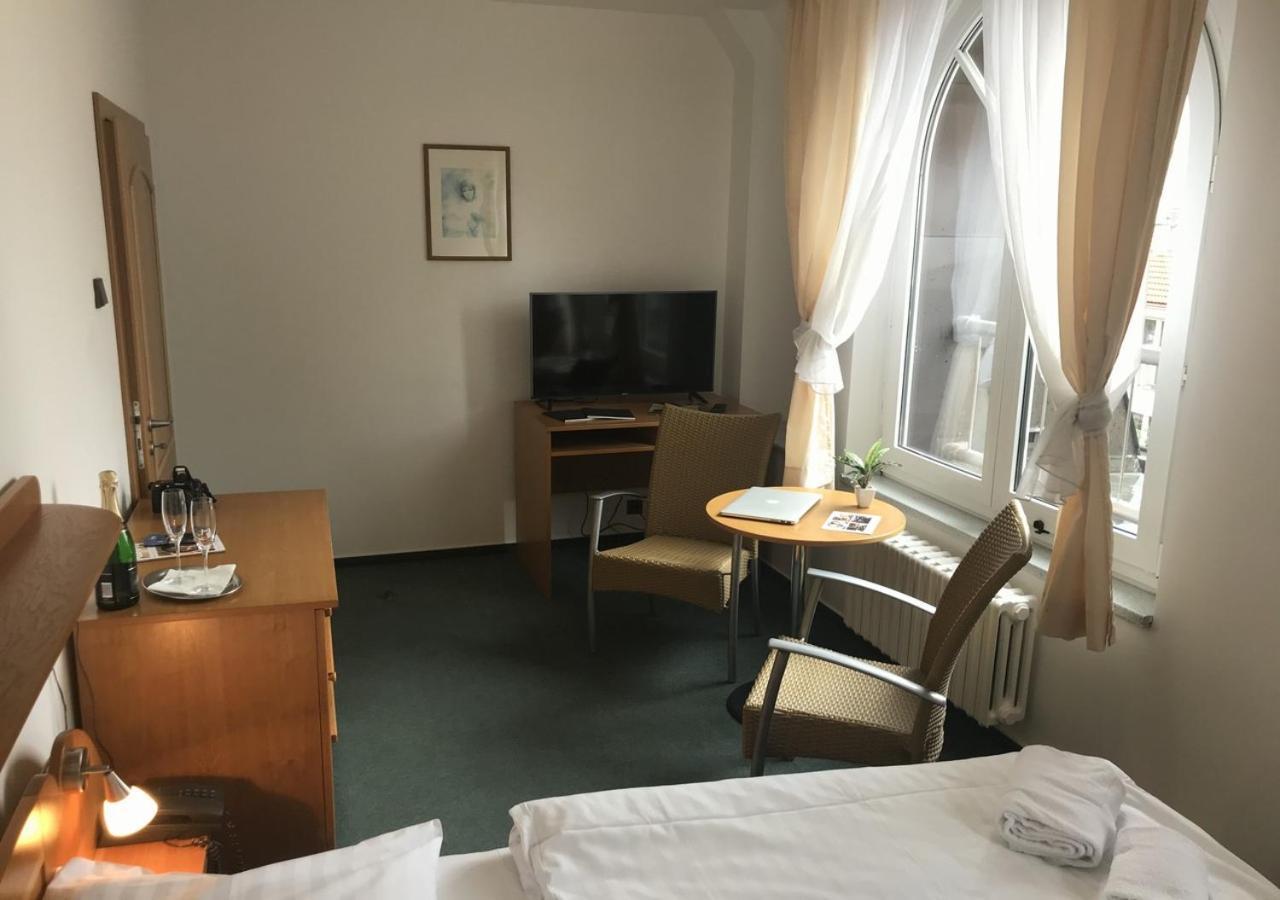 פראג Hotel Otar מראה חיצוני תמונה